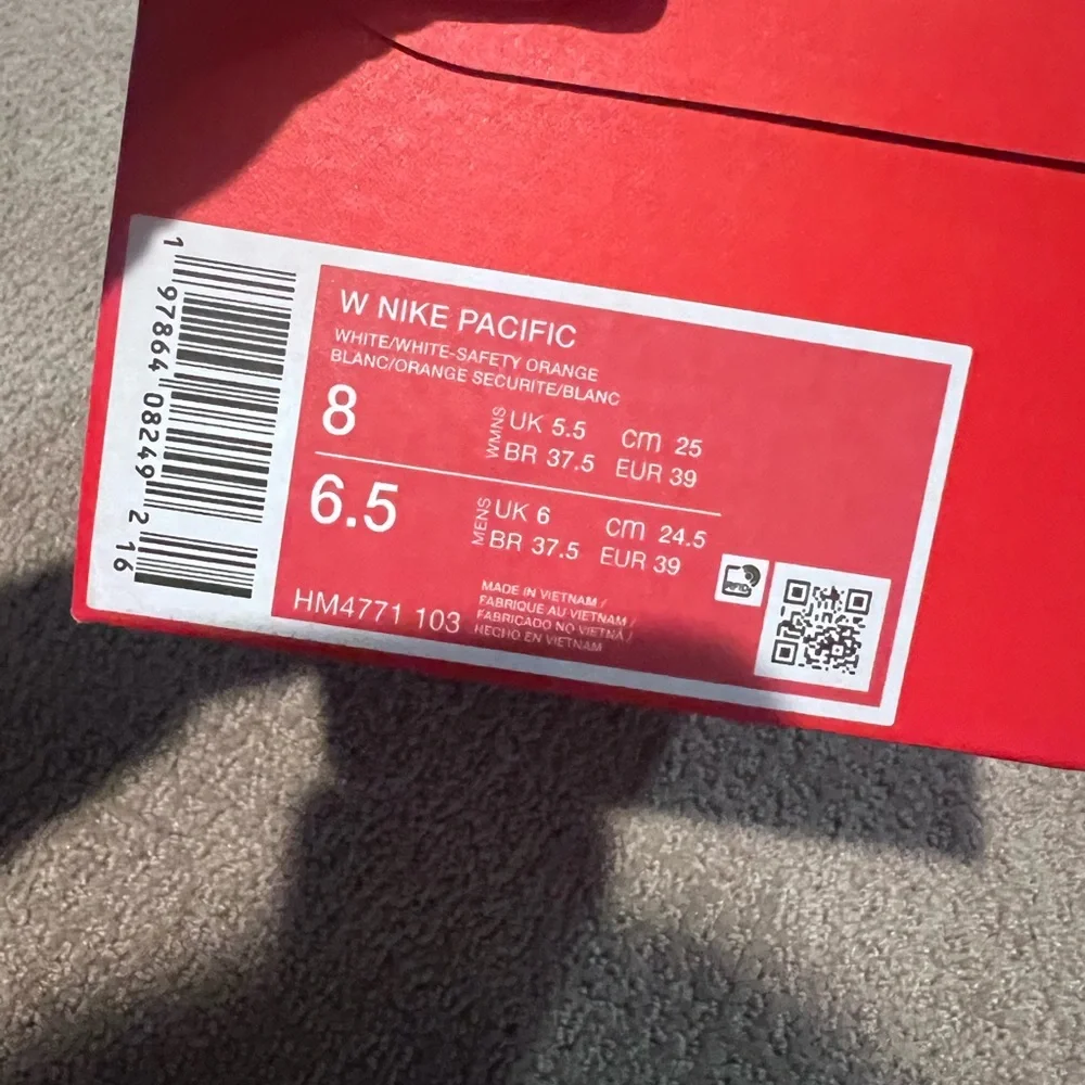 Nike Pacific woman’s White Sneakers in Box - Picture 9 of 13